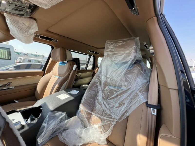 2025 Land Rover Range Rover RANGE ROVER SV Black Tan AWD
