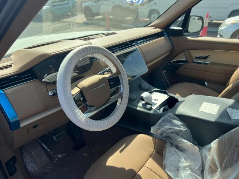 2025 Land Rover Range Rover RANGE ROVER SV Black Tan AWD