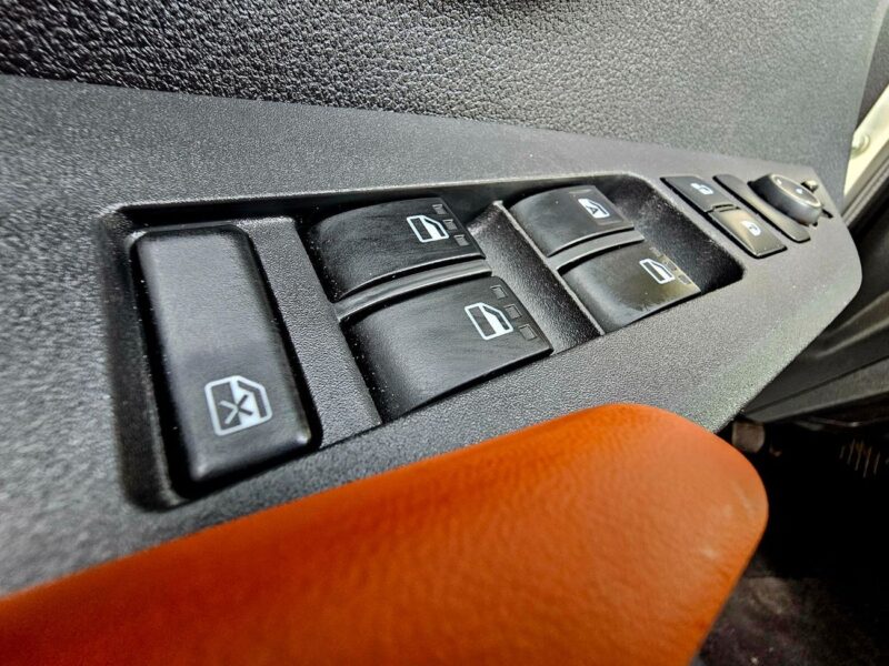 2023 Toyota Yaris SE 1.5 litre V4 Engine White Orange GCC Specs