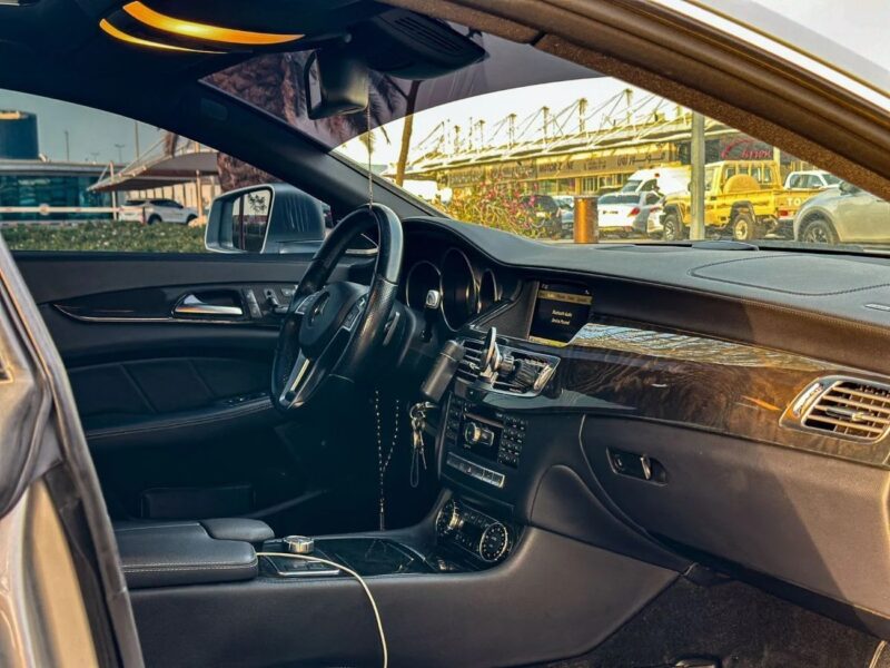 Mercedes-Benz CLS 550 2012 Mercedes-Benz CLS 550 RWD Silver