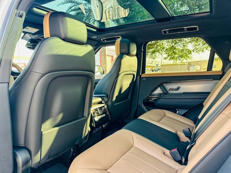 Land Rover Range Rover Sport Dynamic SE P400 3.0L 2023 V6 White Tan