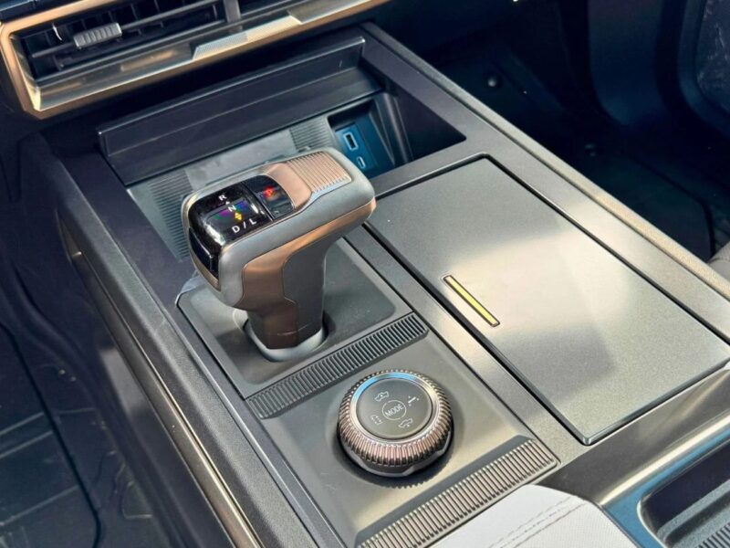 2024 GMC Hummer EV PICKUP 1.5L ELECTRIC GCC Specs White Black