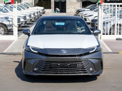 2025 Toyota Camry Hybrid 2.5 L 4 Cylinder Engine Sedan Grey Tan GCC