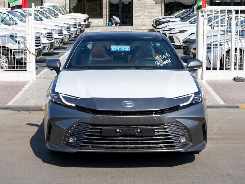 2025 Toyota Camry Hybrid 2.5 L 4 Cylinder Engine Sedan Grey Tan GCC