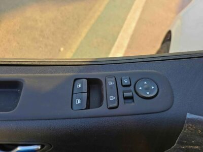 2025 Hyundai Staria CARGO 2.2L V4 DIESEL MANUAL GEAR BOX White Grey