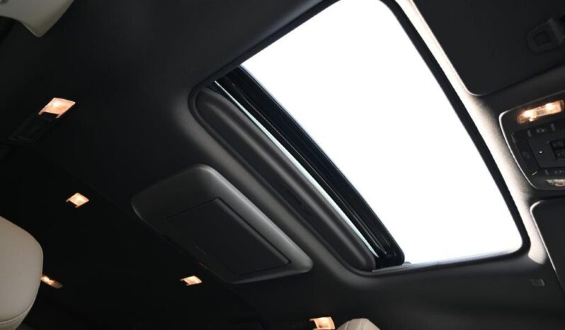 2024 Toyota Sienna 2.5 L Hybrid Powertrain White Beige