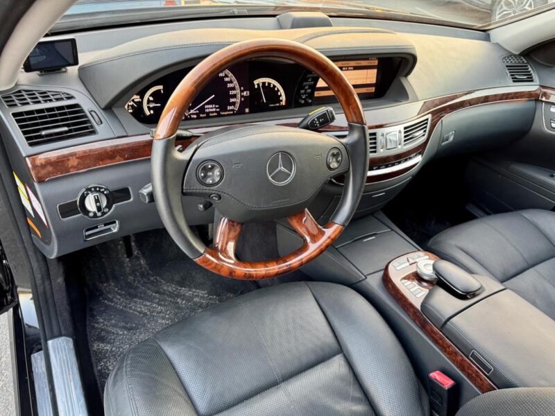 2009 Mercedes-Benz S 550 5.5-liter V8 Engine Black Grey