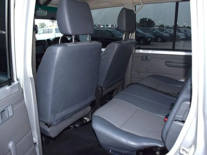 Toyota Land Cruiser Pick Up 2018 4.5L 8 Cylinder Diesel Manual Silver Grey