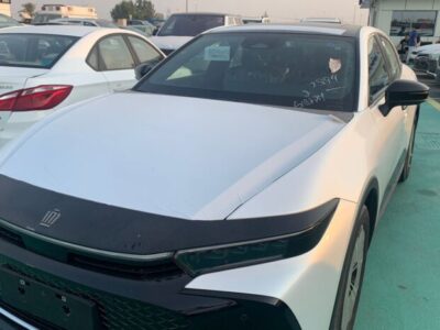 2023 Toyota Crown 2.5 L Inline‑4 Hybrid e‑CVT AWD White