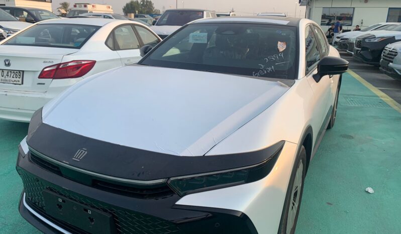 2023 Toyota Crown 2.5 L Inline‑4 Hybrid e‑CVT AWD White