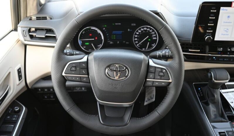 2024 Toyota Sienna 2.5 L Hybrid Powertrain White Beige