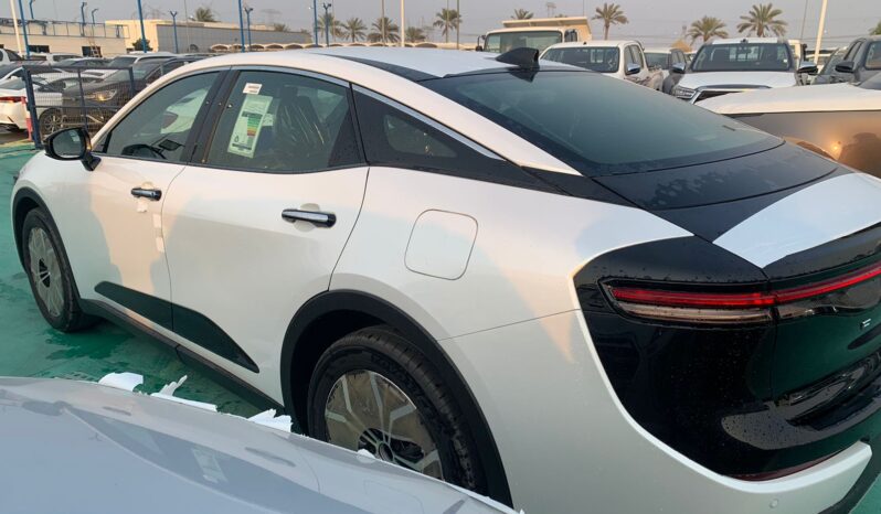 2023 Toyota Crown 2.5 L Inline‑4 Hybrid e‑CVT AWD White