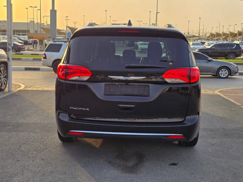 Chrysler Van 3.6-liter Pentastar V6 Engine 2020 Black Full Option