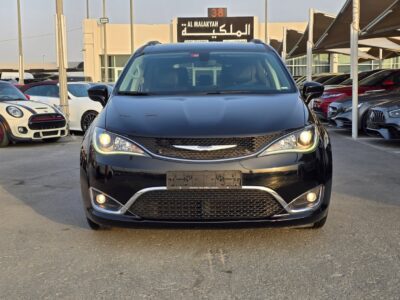 Chrysler Van 3.6-liter Pentastar V6 Engine 2020 Black Full Option