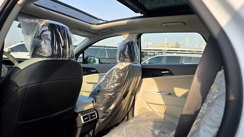 2024 Kia Sportage Other 4 Cylinder Engine White Beige