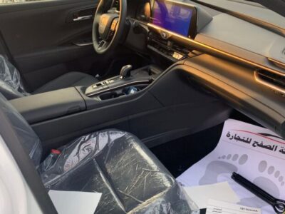 2023 Toyota Crown 2.5 L Inline‑4 Hybrid e‑CVT AWD White