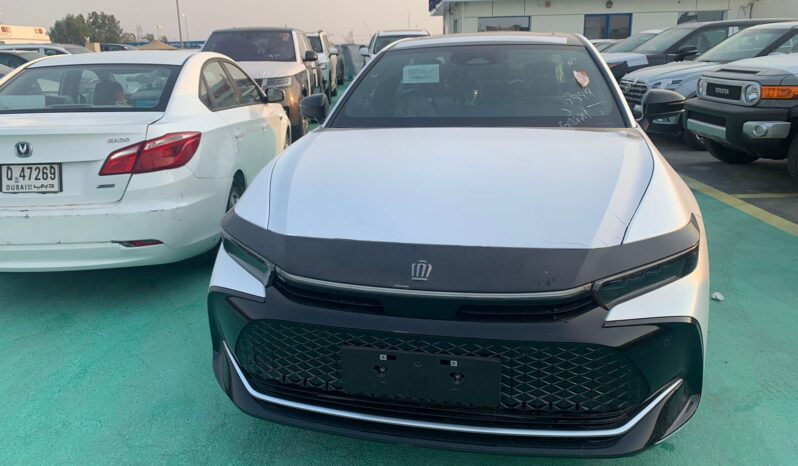 2023 Toyota Crown 2.5 L Inline‑4 Hybrid e‑CVT AWD White