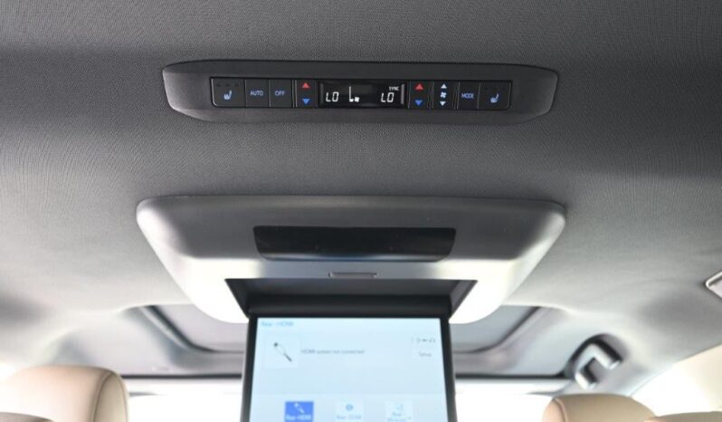 2024 Toyota Sienna 2.5 L Hybrid Powertrain White Beige