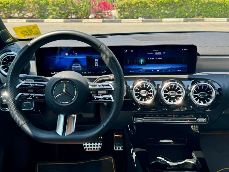 Mercedes-Benz CLA 200 2024 Mercedes-Benz CLA 200 1.6T Blue Tan