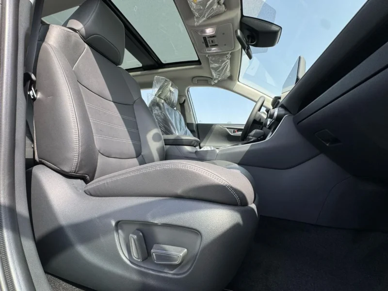 Toyota RAV 4 2.5 litre 4 Cylinder Engine Hybrid 2WD 2024 White Black