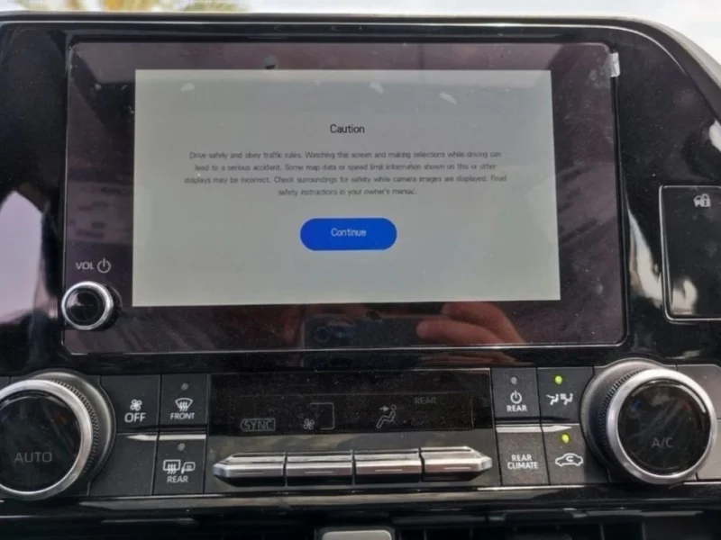 Toyota Highlander GLE 2.5L Hybrid 2023 4WD SUV Grey Black GCC Specs