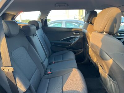 2016 Hyundai Santa Fe V6 7 Seaters GCC 3.3L White Black