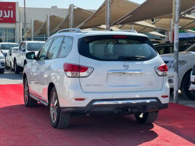 2015 Nissan Pathfinder V6 SV Full Option GCC Specs White Beige