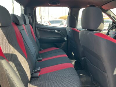 2016 Isuzu D Max 4X4 GT Manual Diesel 2.5 Turbo Manual White Black