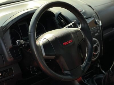 2016 Isuzu D Max 4X4 GT Manual Diesel 2.5 Turbo Manual White Black