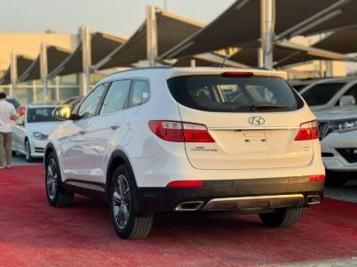 2016 Hyundai Santa Fe V6 7 Seaters GCC 3.3L White Black