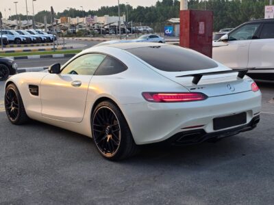 2015 Mercedes-Benz GTS Coupe White Red GCC Specs