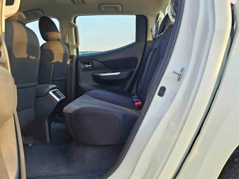 2022 Mitsubishi L200 SPORTERO 2.4L DIESEL MT 4WD White Grey