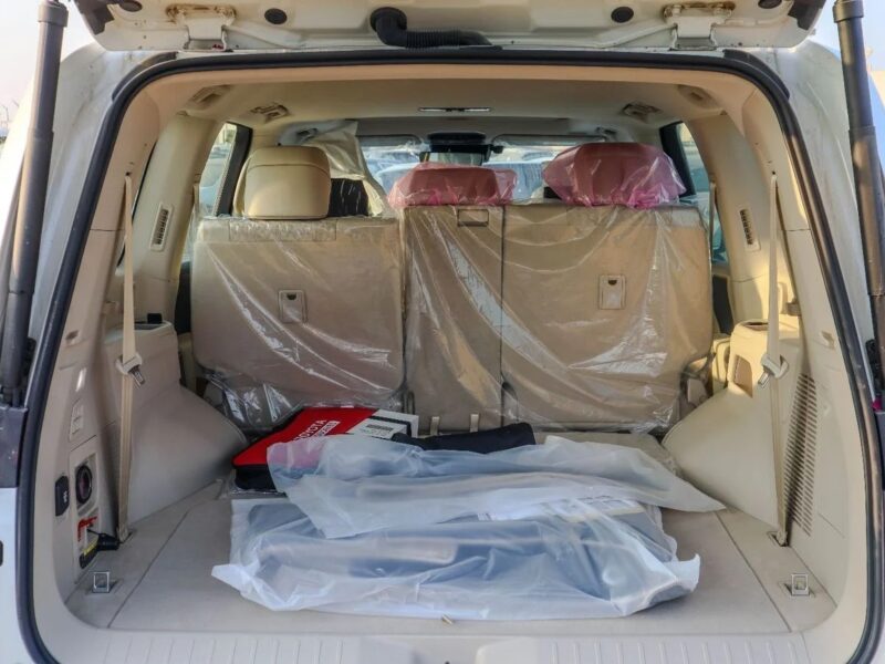 2025 Toyota Land Cruiser VXR 3.5L Twin-Turbo V6 GCC Specs White Beige