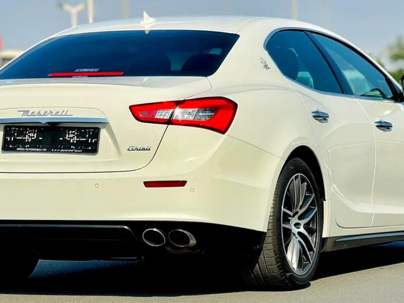 2015 Maserati Ghibli Ghibli S Q4 6 Cylinder Neat & Clean Car White Red