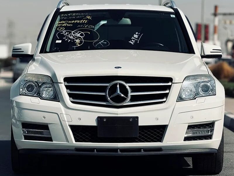 2011 Mercedes-Benz GLK-Class GLK 300 4matic Neat and Clean Car White Black
