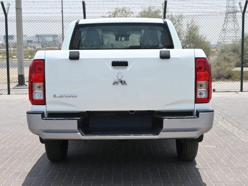 Mitsubishi L200 MITSUBISHI L200 2.4L GL DIESEL DCABIN 4X4 5M/T 2025 White Black