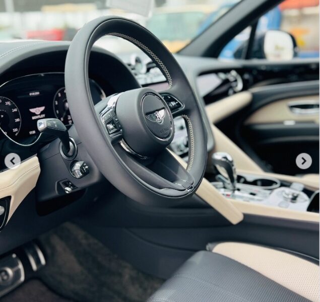 2023 BENTLEY BENTAYGA 4.0L Twin-Turbocharged V8 Black Beige CHASSIS GUARANTEE