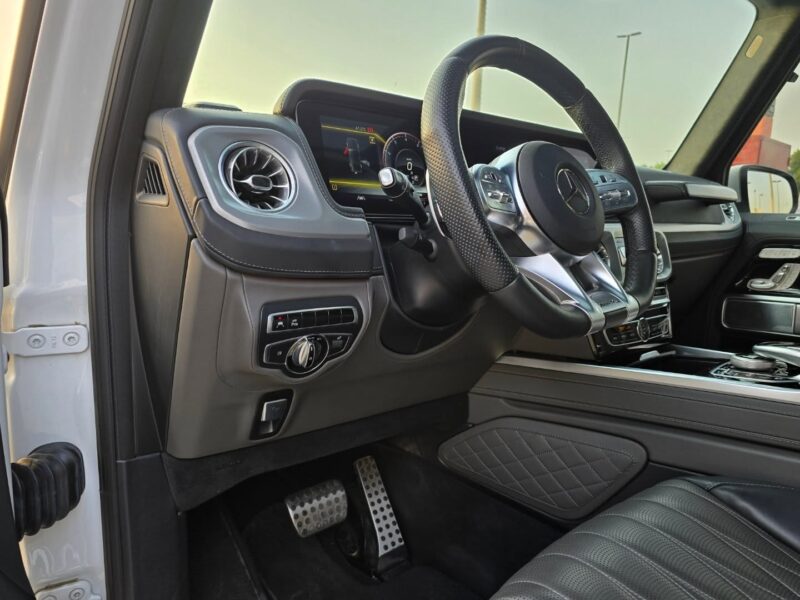 Mercedes-Benz AMG G63 4.0L V8 Biturbo Twin-Turbo 2022 White Black