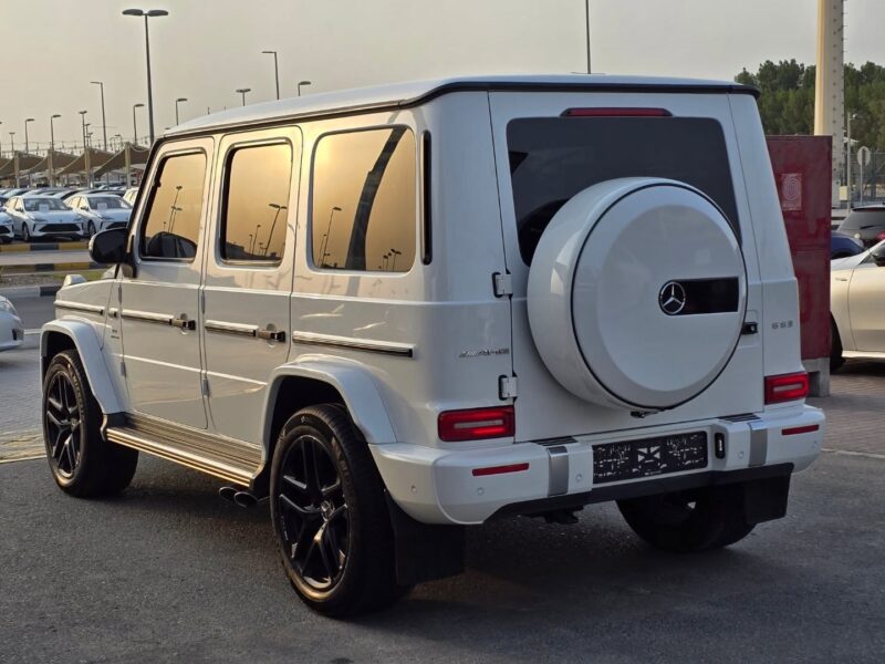 Mercedes-Benz AMG G63 4.0L V8 Biturbo Twin-Turbo 2022 White Black
