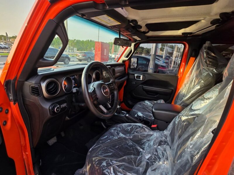 Jeep Wrangler Desert 2018 Orange Black in Very Good Condition