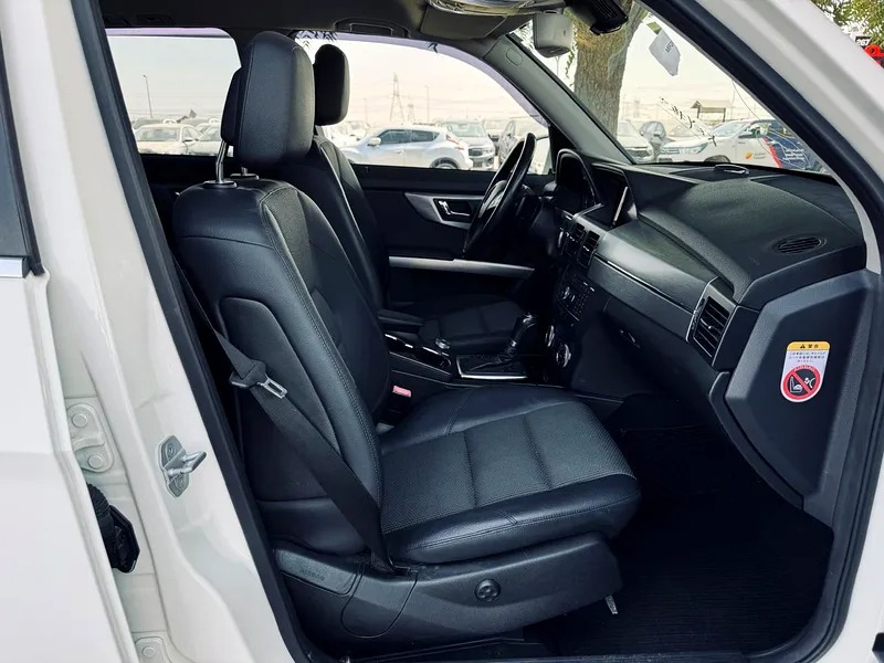 2011 Mercedes-Benz GLK-Class GLK 300 4matic Neat and Clean Car White Black