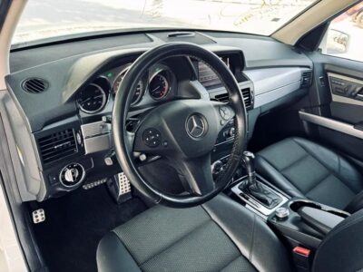 2011 Mercedes-Benz GLK-Class GLK 300 4matic Neat and Clean Car White Black