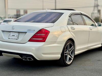2012 Mercedes Benz S 63 AMG 5.5-liter twin-turbo V8 Engine White Black