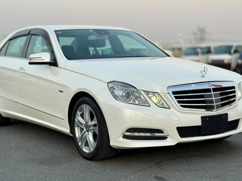 2012 Mercedes-Benz E 350 3.5 Liters V6 Engine White Black
