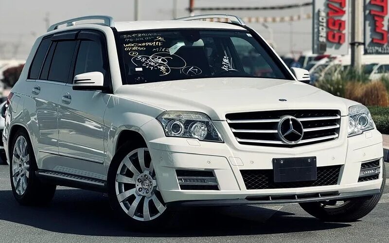 2011 Mercedes-Benz GLK-Class GLK 300 4matic Neat and Clean Car White Black