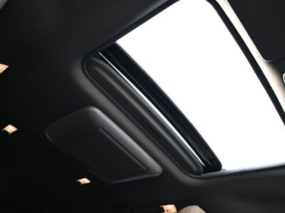 2024 Toyota Sienna 2.5 L Hybrid Powertrain White Beige