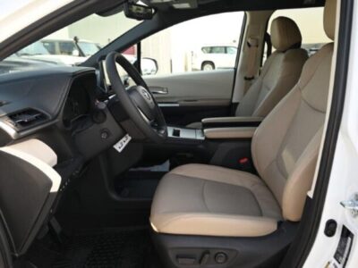 2024 Toyota Sienna 2.5 L Hybrid Powertrain White Beige
