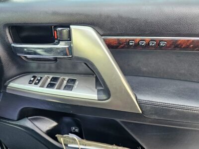 2012 Toyota Land Cruiser 5.7L 8 Cylinder Engine Grey Black