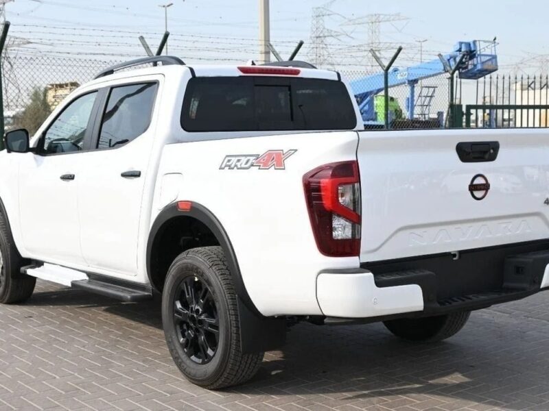 NISSAN NAVARA 2.5L DIESEL PRO4X 4X4 WHITE DC AT 2025 White Grey