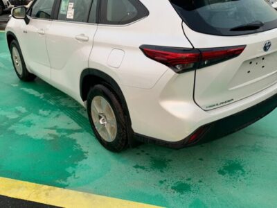 2024 Toyota Highlander 2.5L Inline‑4 Hybrid + CVT AWD White Beige